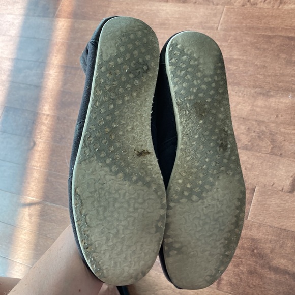 Toms Slip-Ons - Picture 2 of 5